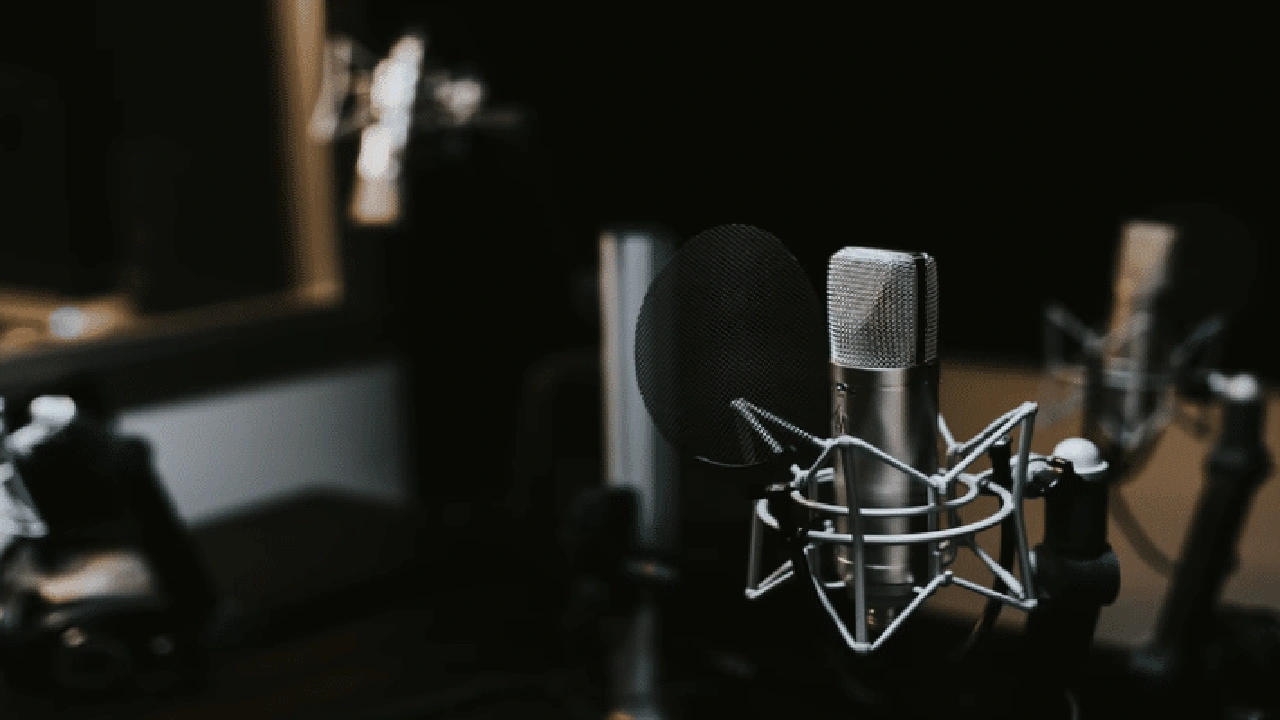 Your comprehensive guide to launching a successful and lucrative podcast