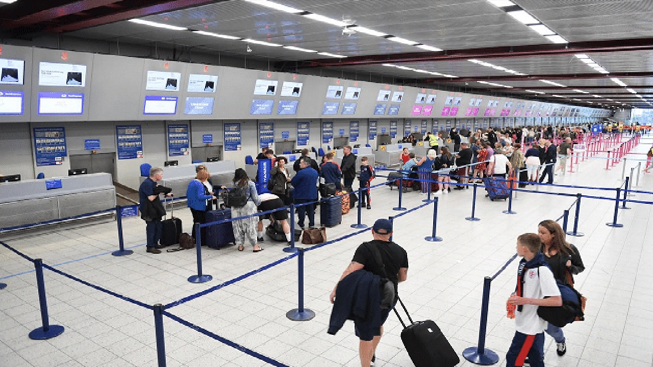 ما هي المشاكل التي قد يواجهها الشخص في المطارات؟ وكيف تتغلب عليها وتستمتع بتجربة سفر مثالية؟