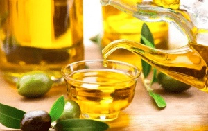 تجربتي مع وضع زيت الزيتون على السرة