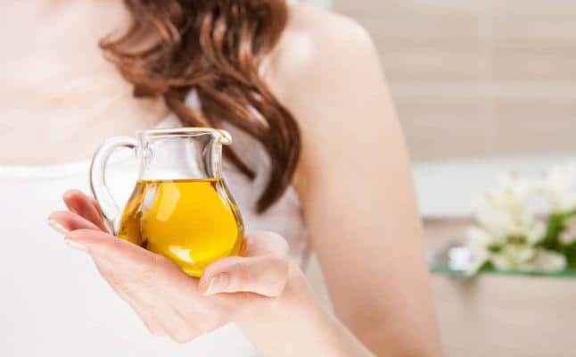 تجربتي مع وضع زيت الزيتون على السرة