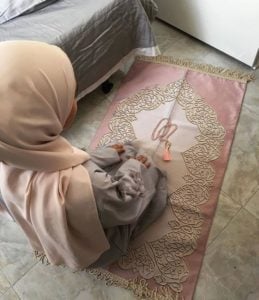 تفسير حلم الصلاة للعزباء