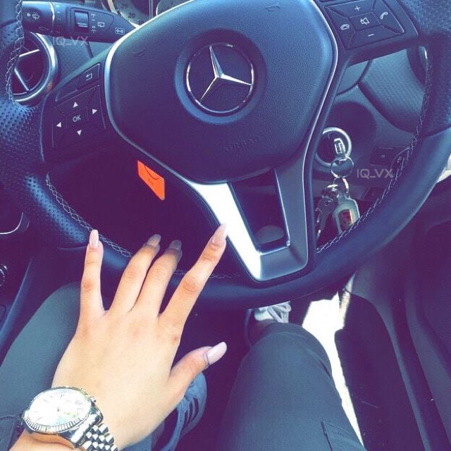 رمزيات بنات محجبات مع سيارات