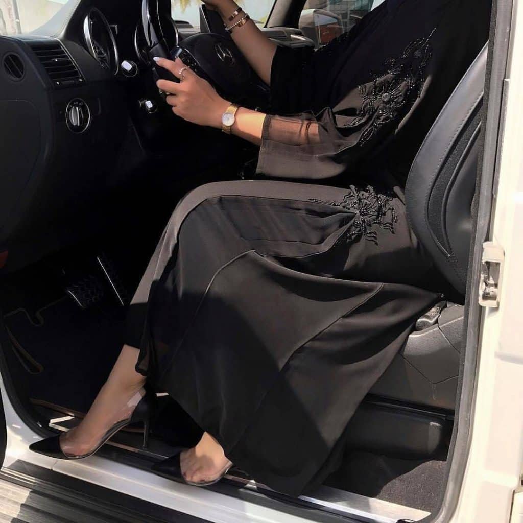 رمزيات بنات محجبات مع سيارات