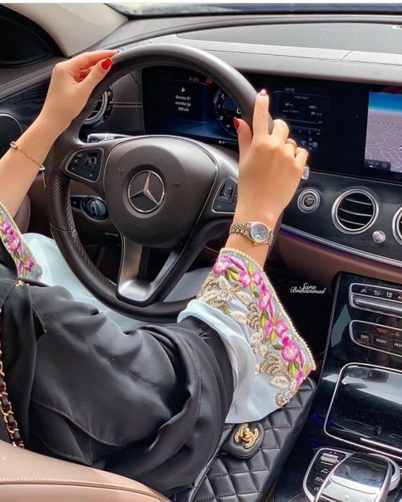 رمزيات بنات محجبات مع سيارات