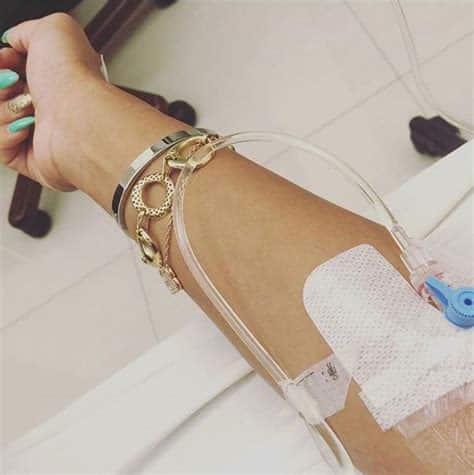 رمزيات بنات مريضة انستقرام