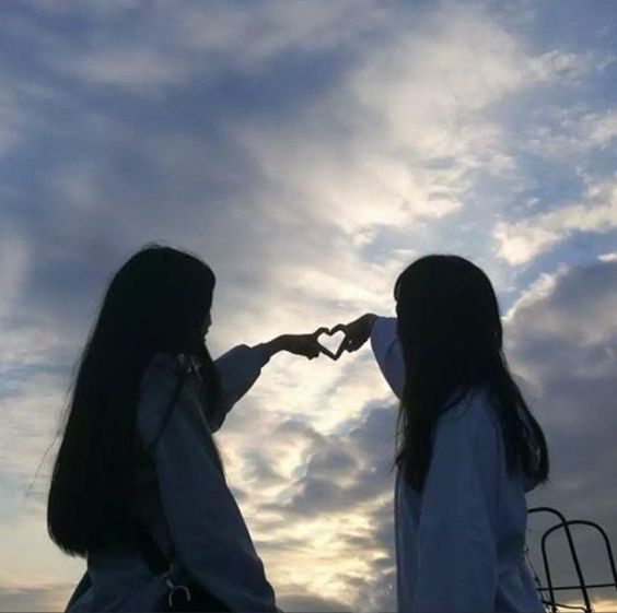 خلفيات بنات صديقات كيوت