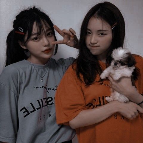 صديقات كوريات كيوت