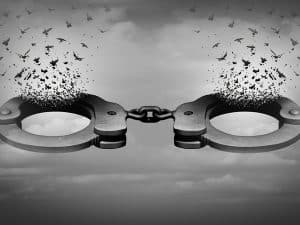 عبارات للخروج من السجن