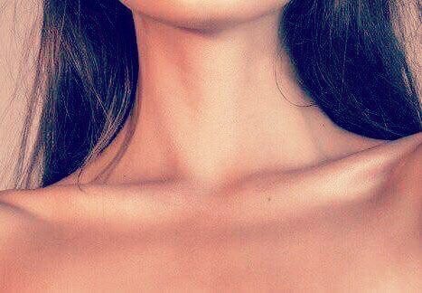 غزل عن الرقبة - غزل عن الرقبة ، و مدح العنق الطويل ، و وصف العنق