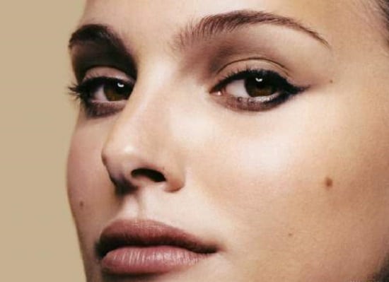 غزل عن الشامة فوق الشفايف