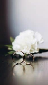 كابشن خطوبة قصير