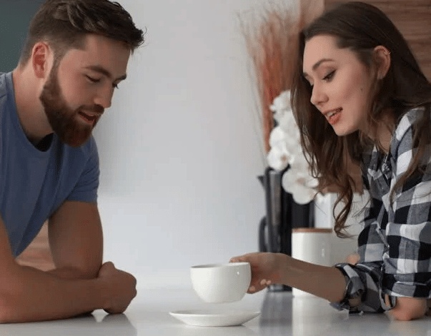 كيف اجعل زوجي خاتم في أصبعي بالملح