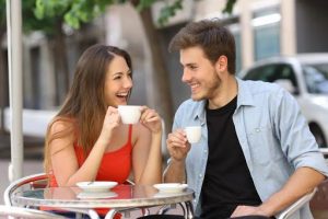 كيف تبدأ الحديث مع فتاة معجب بها