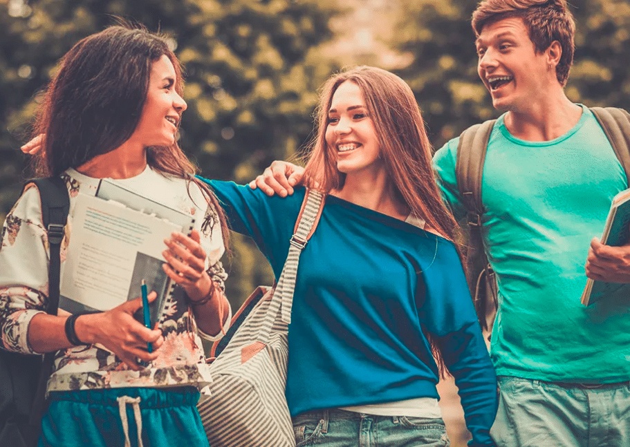 كيف تتعرف على الفتاة التي تُعجبك وتجذبها إليك؟ 