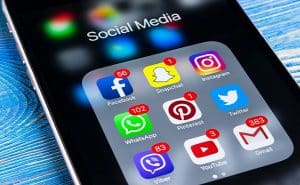 مواقع التواصل الاجتماعي
