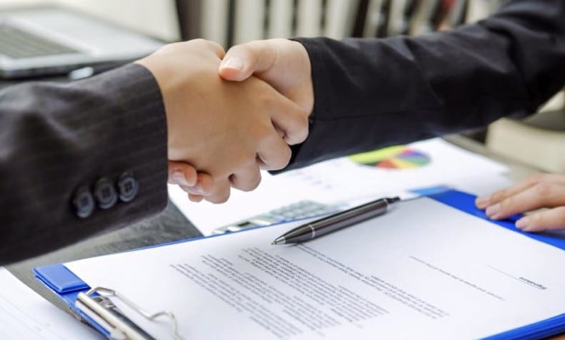 نموذج عقد شراكة بين طرفين الأول برأس المال والثاني بالجهد 