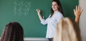 عبارات وداع للمعلمات