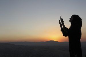 دعاء يجعل شخص معين يحبني