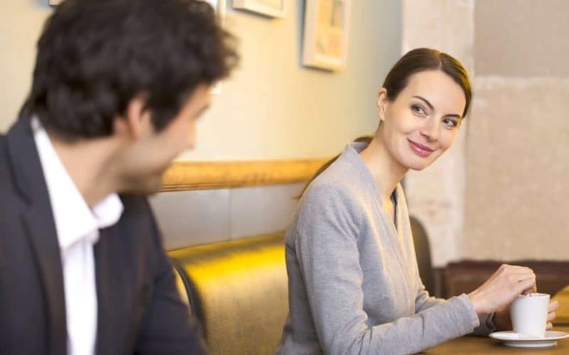 كلام يجعل الفتاة تقع في حبك