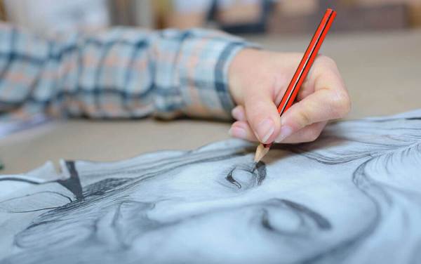 موضوع عن هواية الرسم بالانجليزي